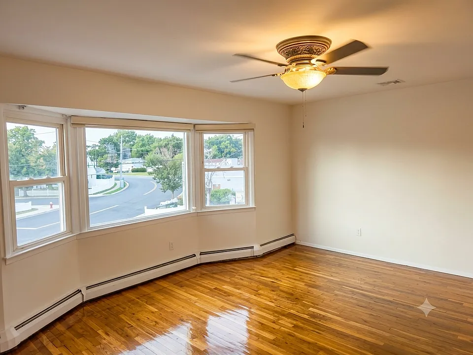 242 Munro Blvd #2