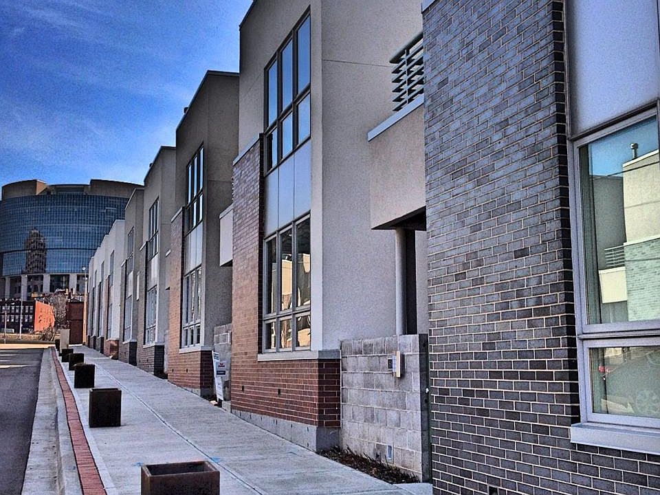 1st image of 502 Oak St #21