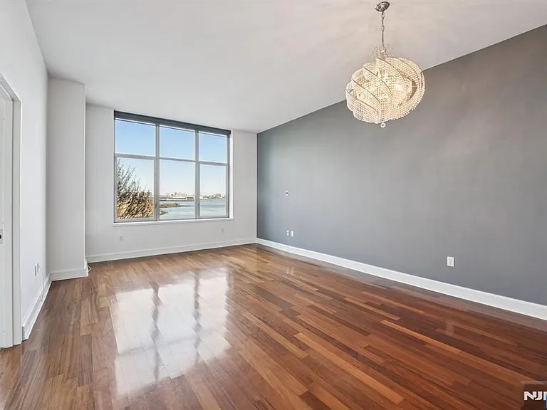 8100 River Rd #209 — Photo 3