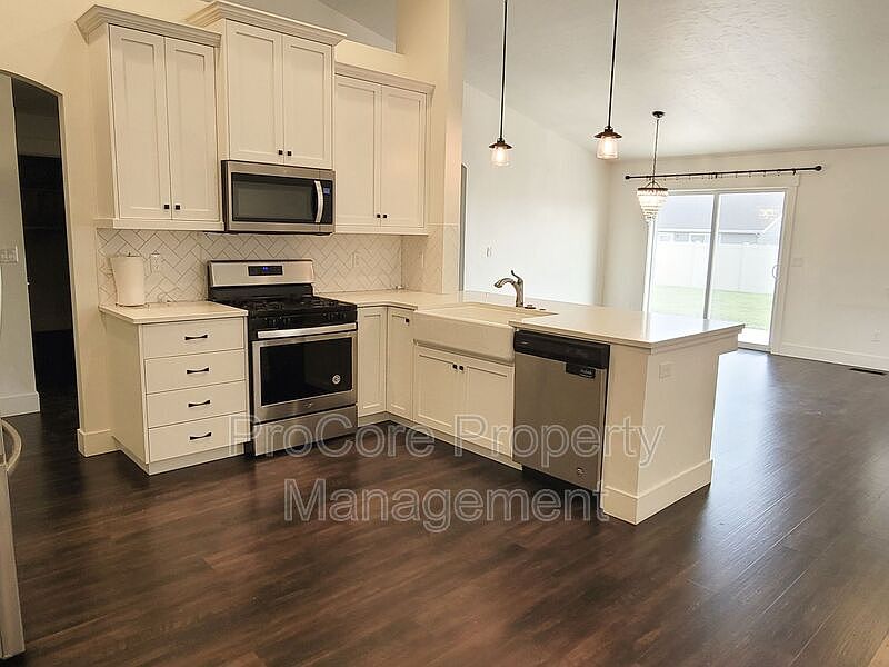 1st image of 5835 W Los Flores Dr