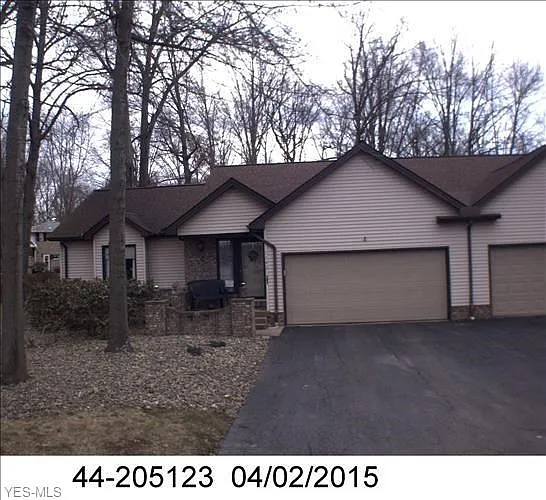 1142 Surrey Point Dr SE photo 1