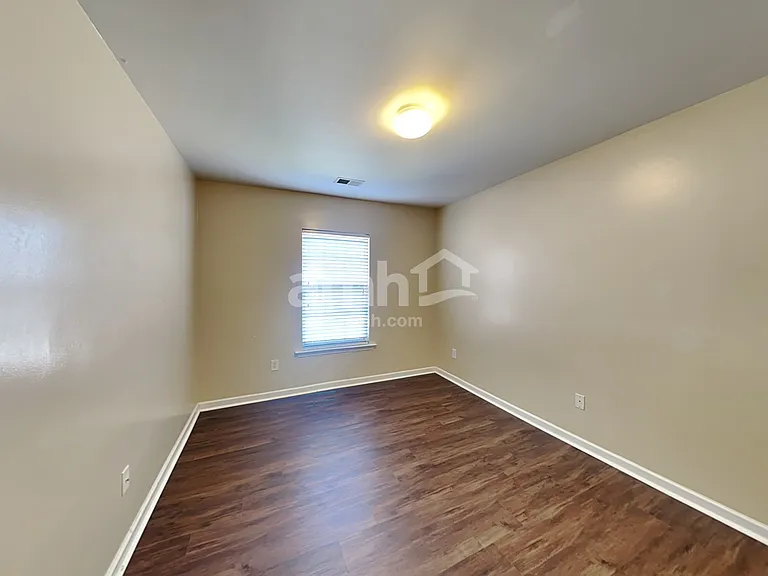 5103 Abercromby St — Photo 13