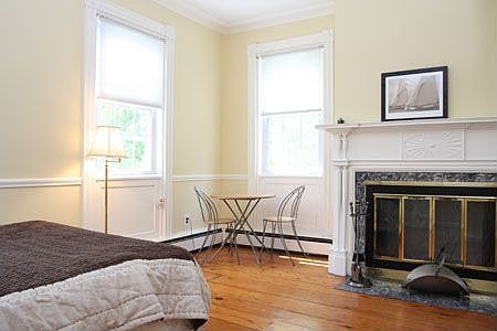 2 bedrooms with firepoaces