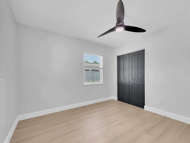 3009 W Binnicker Ave — Photo 20
