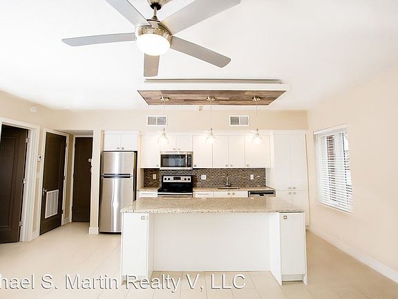 5th image of 202 SE 1st St APT 401