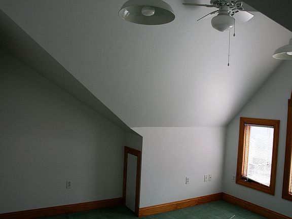 Floor 3 bedroom 1 of 2