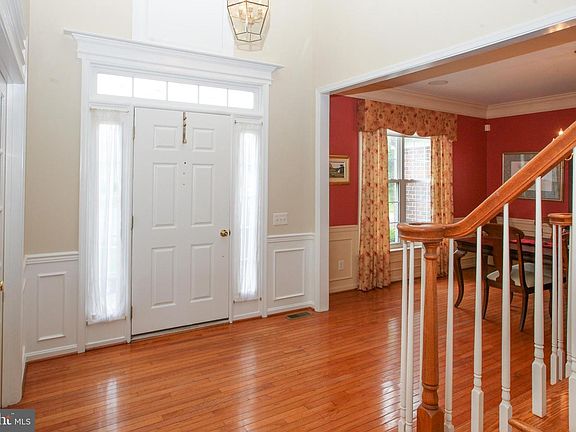4th image of 9 Berger Ct