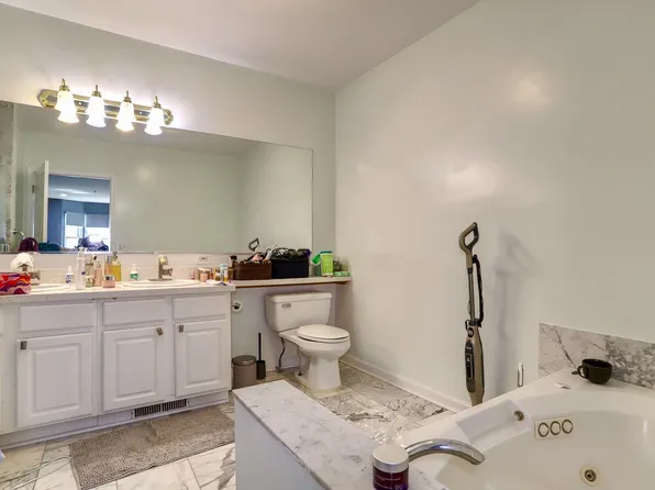 340 The Promenade image 14 of 20