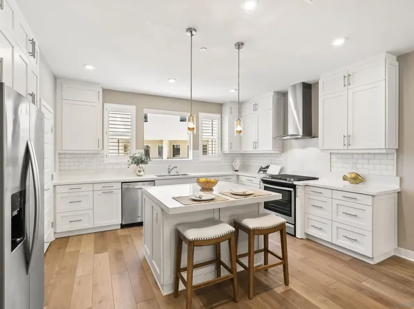 2820 Avella Cir, San Diego, CA 92108