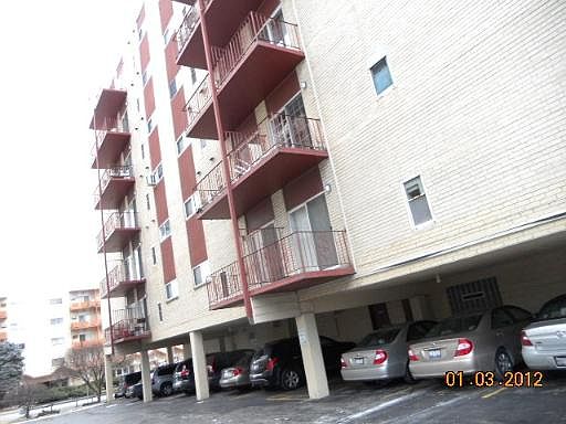 4th image of 1021 S Des Plaines Ave #608
