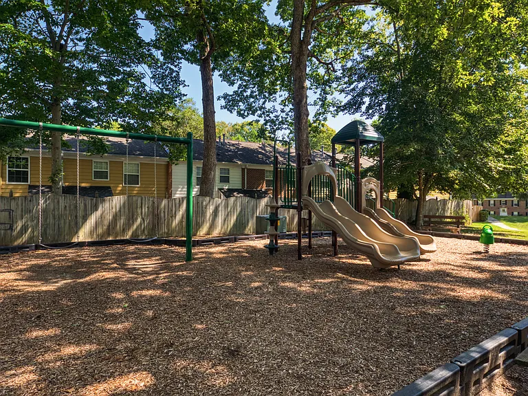 Colonial Towne Apartments — Photo 38