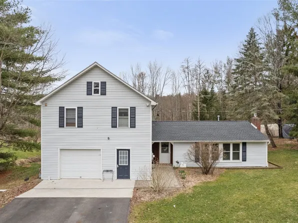 83 Cafferty Ln, Endicott, NY 13760