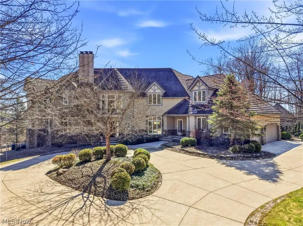 60 South Ln, Moreland Hills, OH 44022