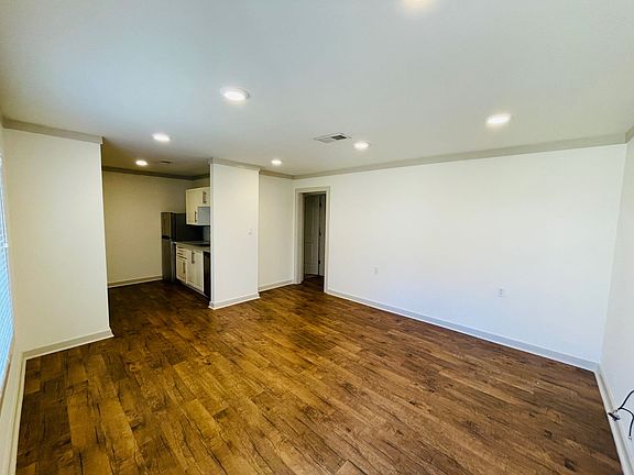 5th image of 1304 Elliott Dr #116