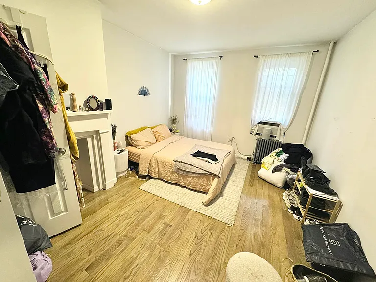 182 Meserole St #2R — Photo 2
