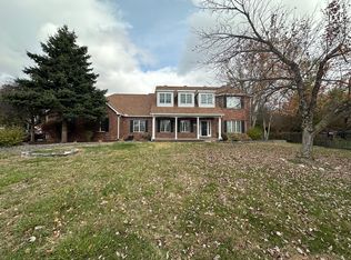 1917 Redbud Ln, Bloomington, IL 61704