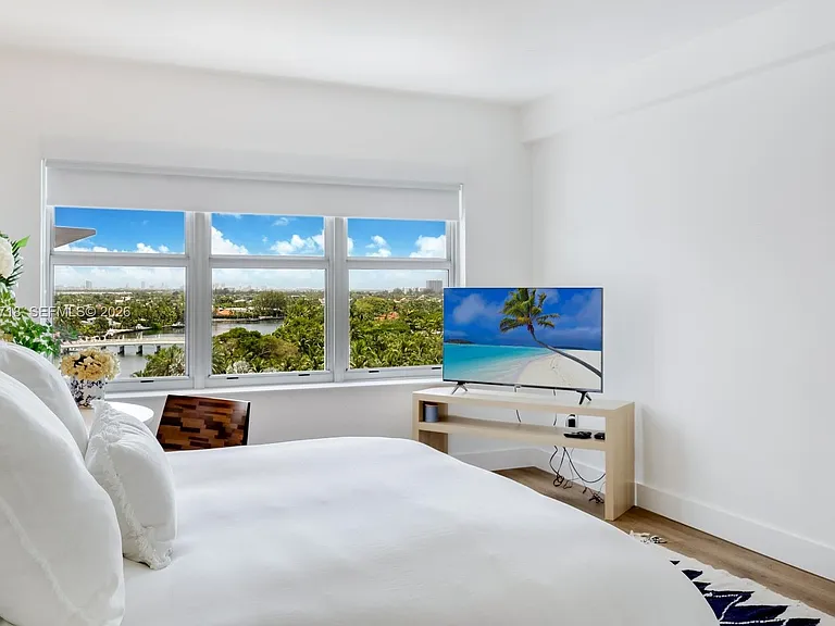 9102 W Bay Harbor Dr #10-B — Photo 10