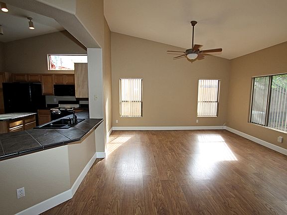 5th image of 1502 E Black Diamond Dr