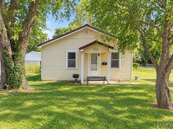 310 Krei Blvd, Farmington, MO 63640