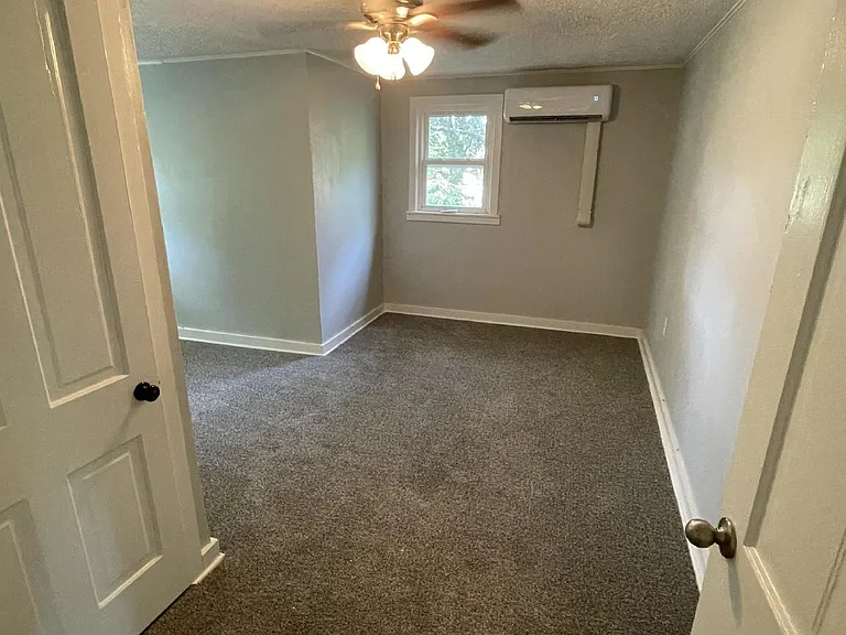 112 Elm St #C — Photo 6