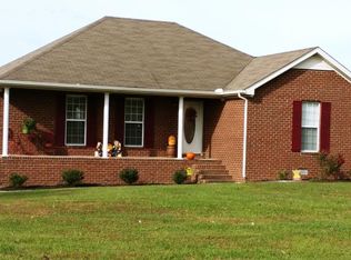 16 Billy Parks Dr, Fayetteville, TN 37334