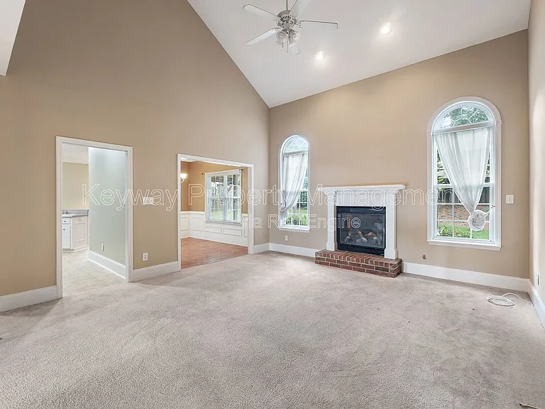 4890 Somerset Dr — Photo 7