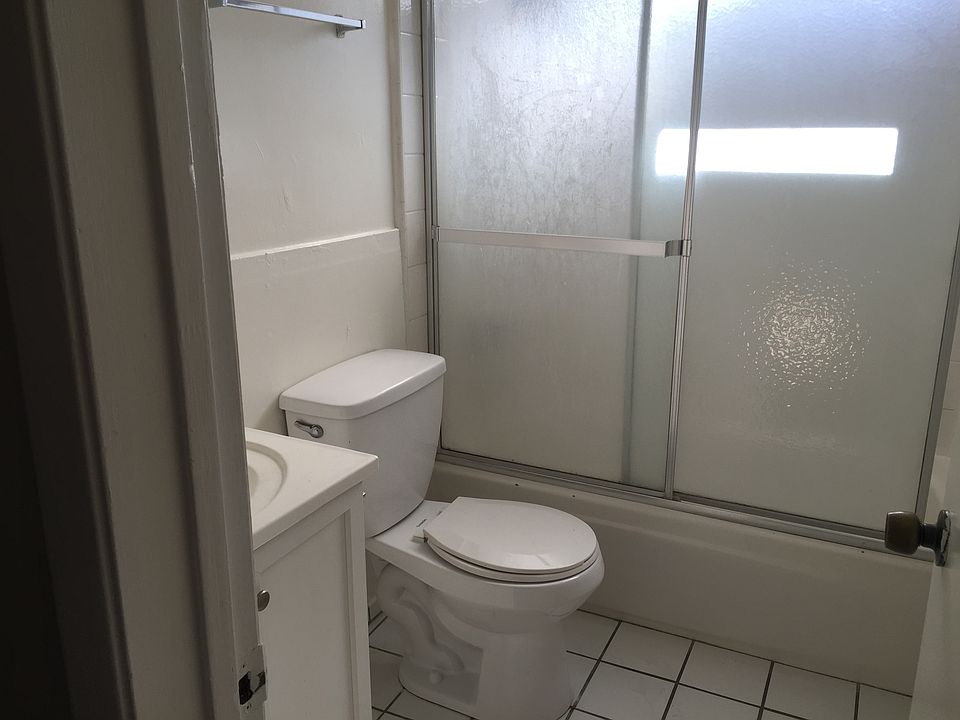 1st image of 3352 Delta Ave