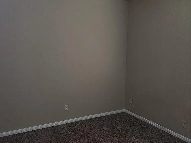 503 Gregory Ct — Photo 22