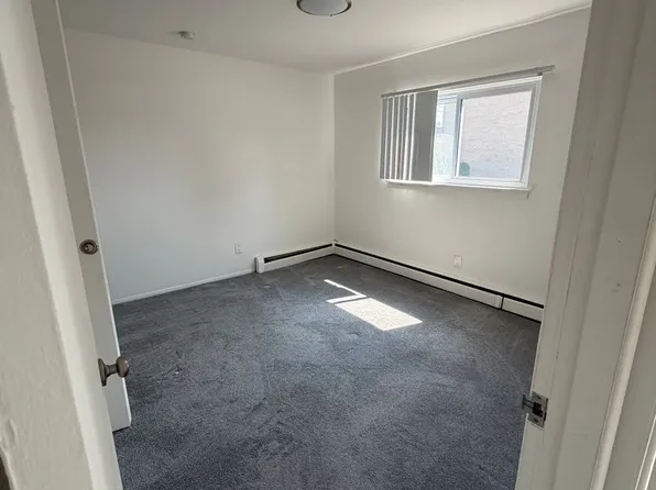24801 Jefferson Ave APT 17, Saint Clair Shores, MI 48080