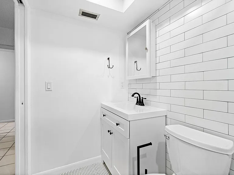 626 N Federal Hwy #3 — Photo 17
