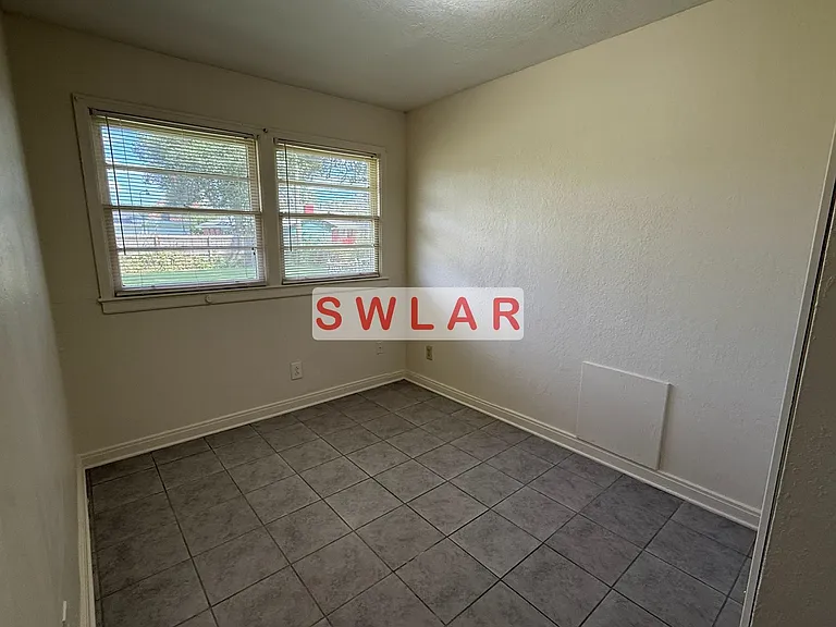 3542 Monroe St — Photo 9