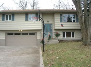 1041 Twinsburg Rd, Macedonia, OH 44056