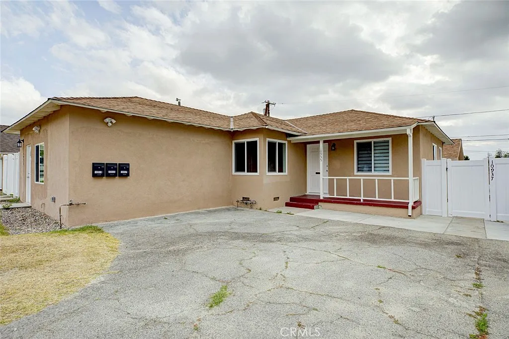 3 bed, 1122 sqft, $3,950 — Photo 1