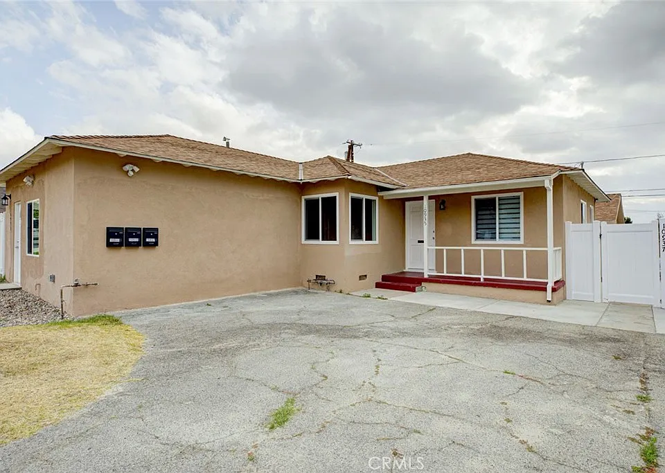 10935 Nassau Ave