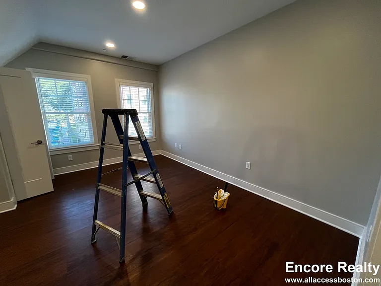 383 Harvard St — Photo 6