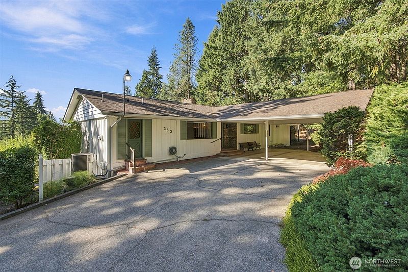 2nd image of 353 SE Crestview Drive