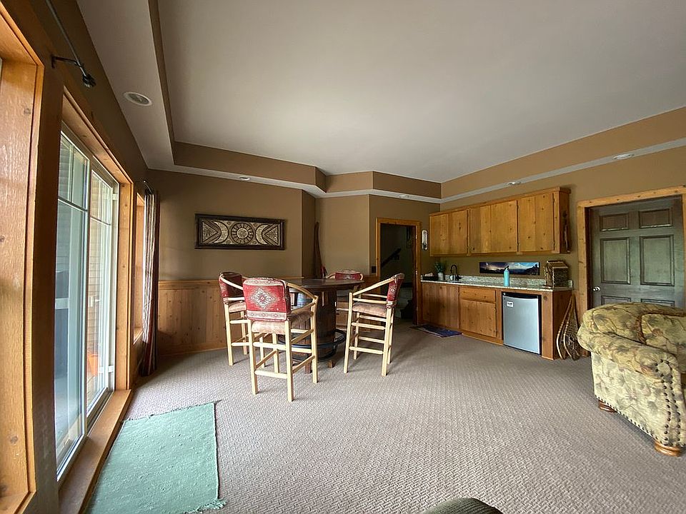 2nd image of 910 Oak Ridge Dr