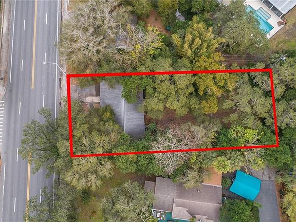3rd image of 880 N Lakemont Ave