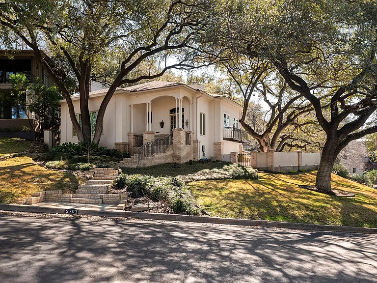 2701 Scenic Dr — Photo 2