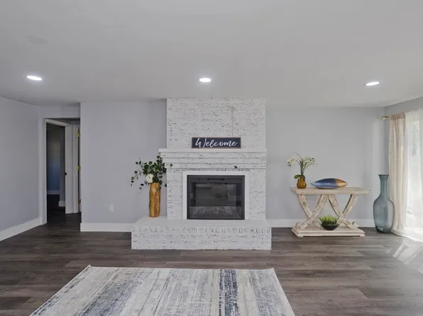 138 Stapleton Rd, Springfield, MA 01109