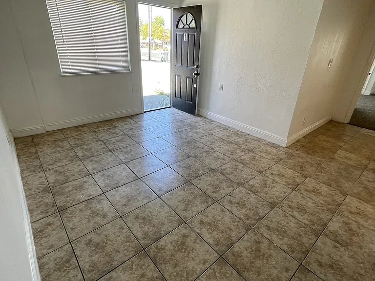 712 Bridge St #1 — Photo 7