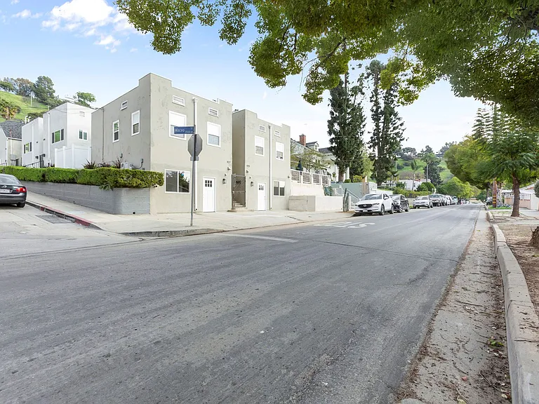 925 Isabel — Photo 1