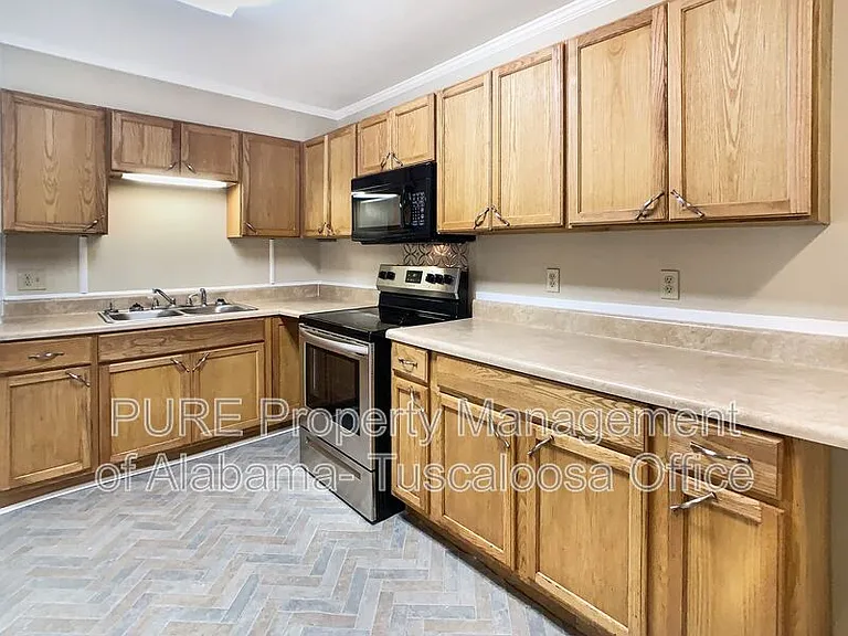 322 20th St E — Photo 5