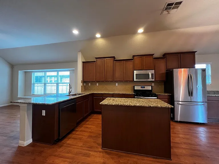2708 Cottonwood Shores Dr — Photo 15