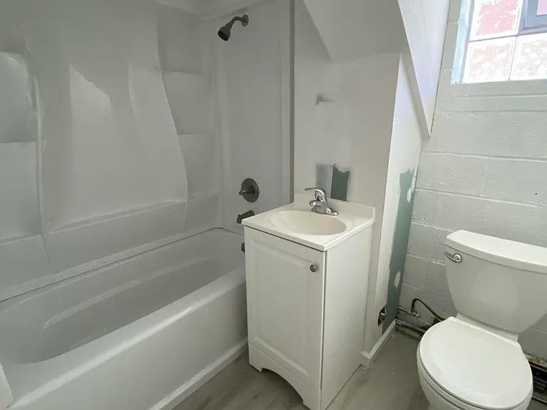 9 Howland Ave #2 — Photo 7