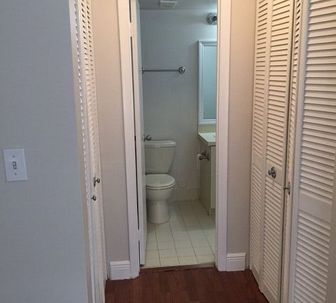 Hallway - laminate floors