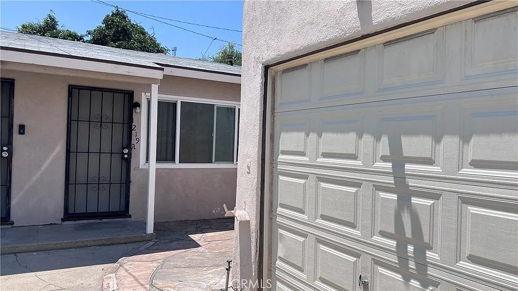 2 bed, 789 sqft, $2,300 — Photo 1
