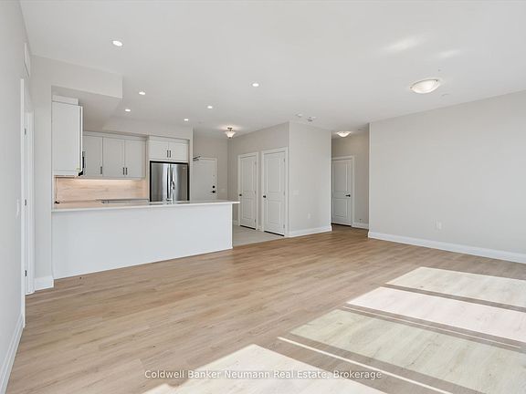 5th image of 1882 Gordon St #804