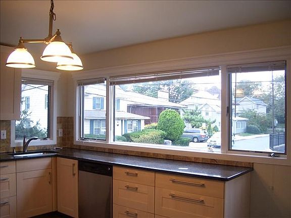 4th image of 2400 2nd St #2400