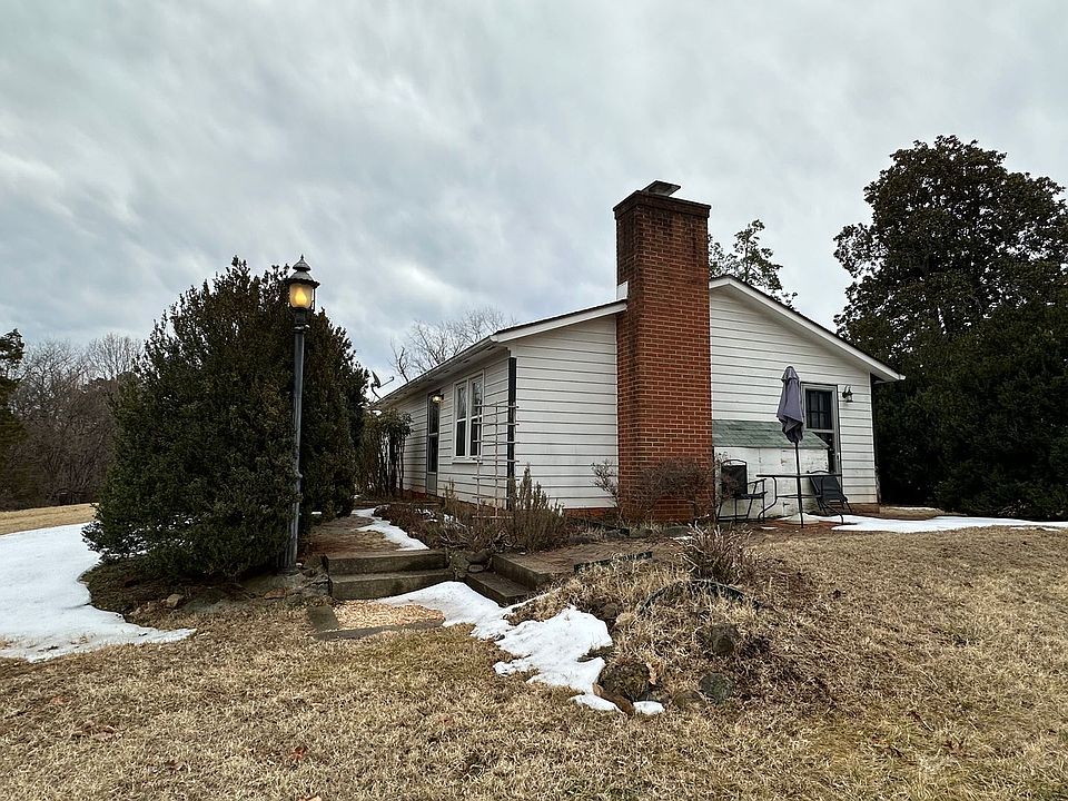 1st image of 1135 Round Hill Dr